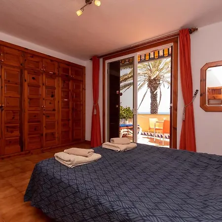 Parque Santiago Iii 68 - Three Bed فيلة *